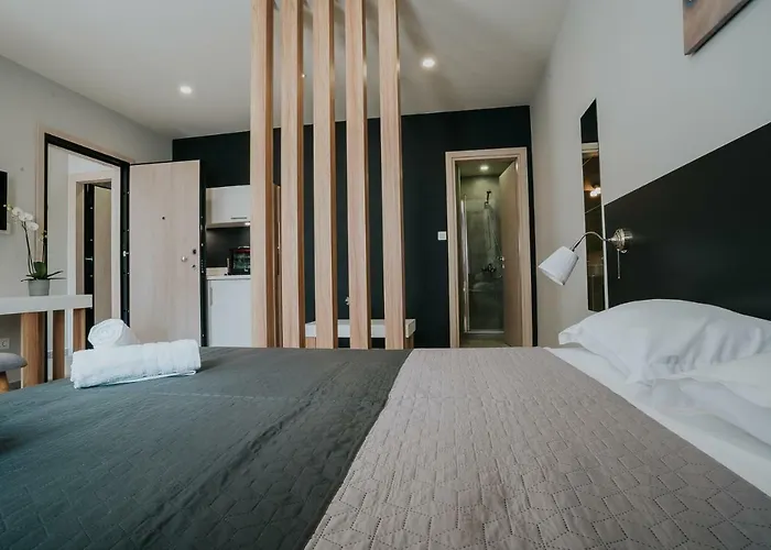 Unique Experience Apartment's *